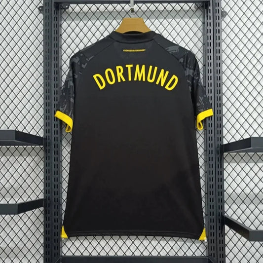 Divisa da trasferta del Dortmund 2023/2024