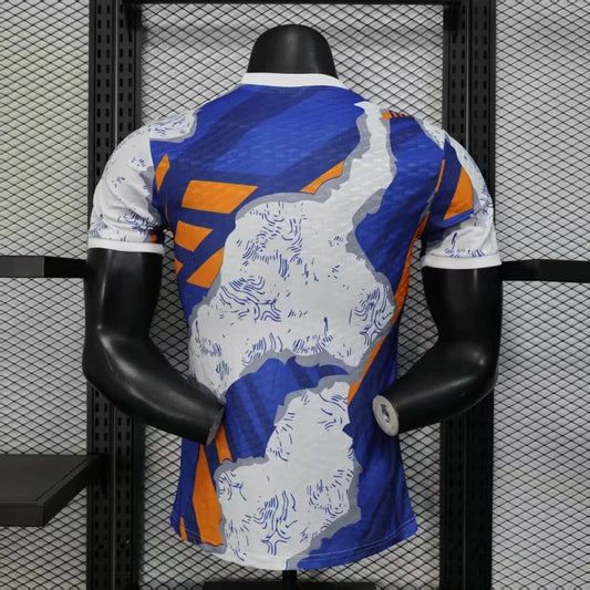 Maglia in edizione limitata "Nebula Reign" del Real Madrid