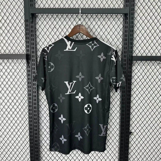 Maglia in edizione limitata "Louis Vuitton" del Real Madrid