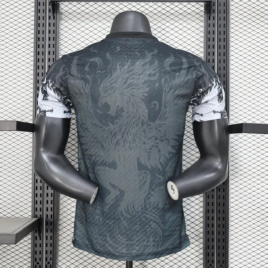 Maglia in edizione limitata "Ascesa Eterna" del Giappone