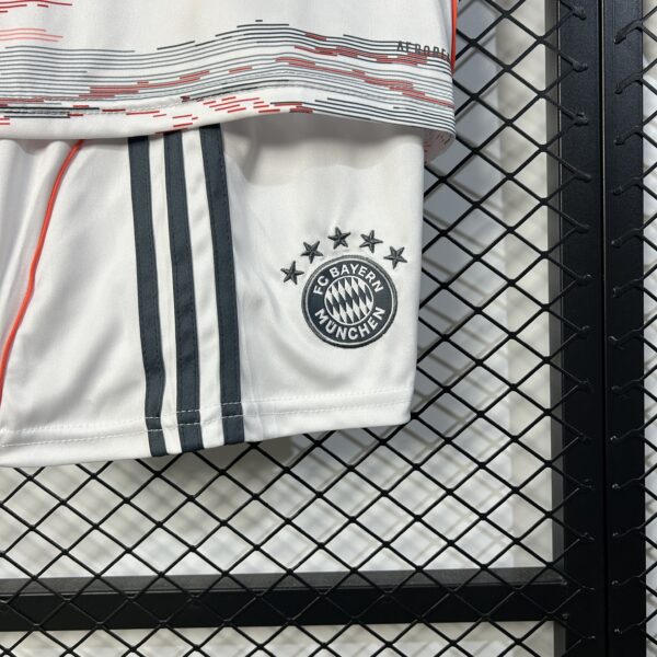 Maillot extérieur Bayern Munich 2025/2026 taille enfant