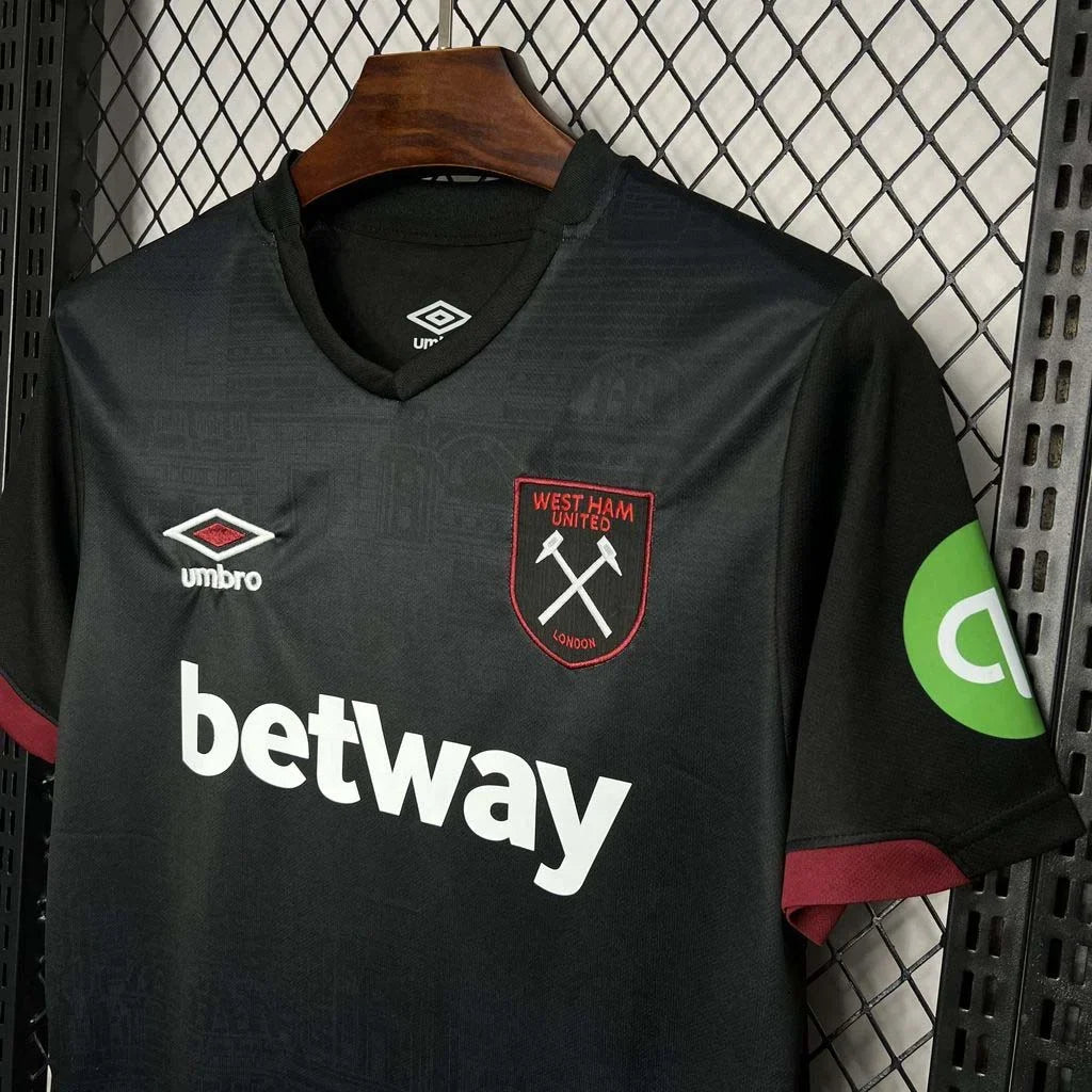 Divisa da trasferta del West Ham United 2024-2025