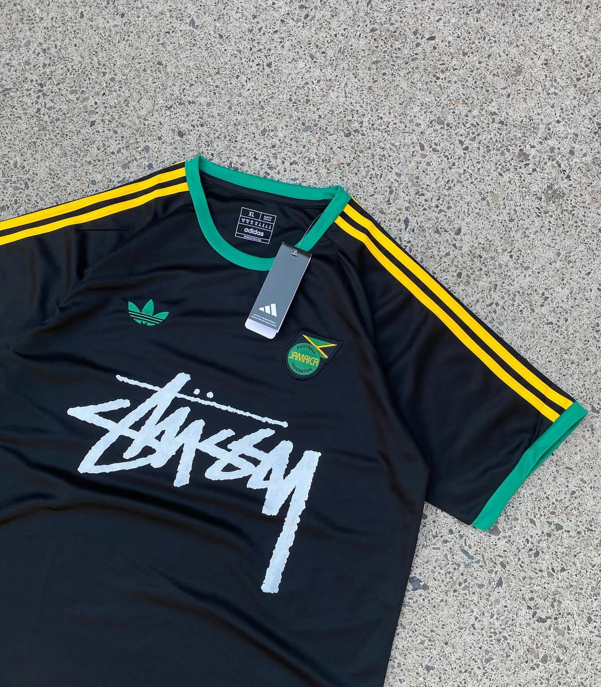 Maillot Stüssy x Jamaïque en édition limitée