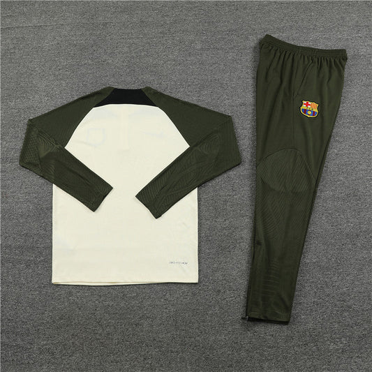 Survêtement vert militaire et blanc de Barcelone