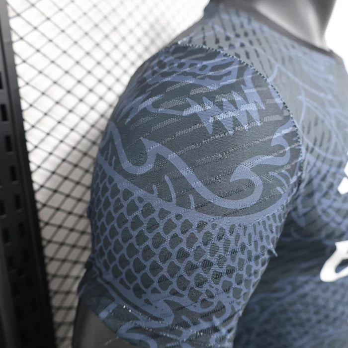Maglia in Edizione Limitata Real Madrid "Midnight Dragon"