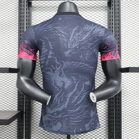 Maglia in edizione limitata "Furia Cremisi" del Real Madrid
