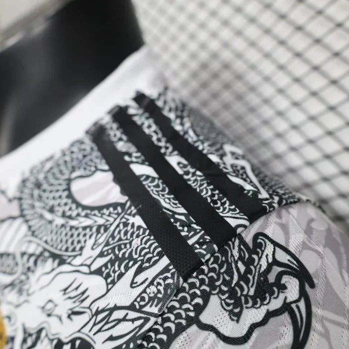 Maglia in edizione limitata "Golden Serpent" del Real Madrid