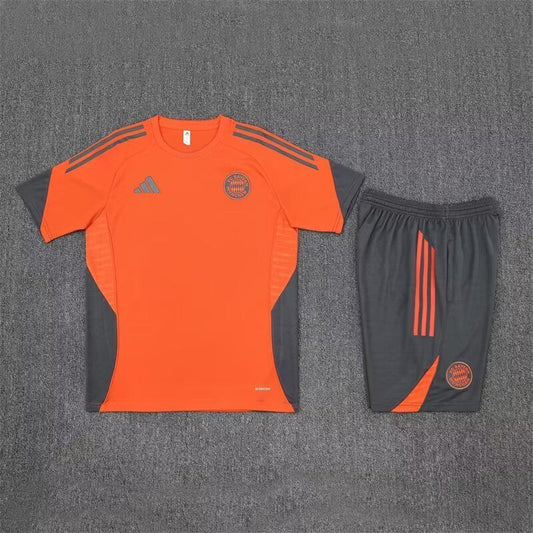 Completo da allenamento Bayern Monaco 2025/2026