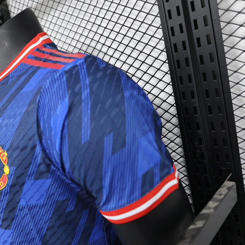 Maglia Manchester United "Electric Royal" in edizione limitata