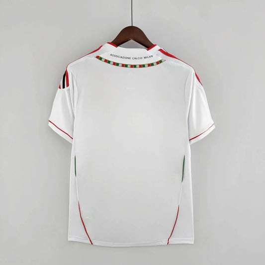 Maglia da trasferta del Milan 2011-2012 in versione retro