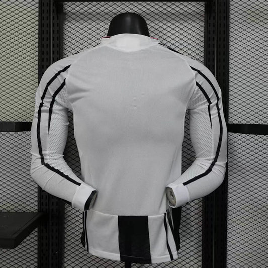 Kit gara Home Juventus 2025/2026 a maniche lunghe