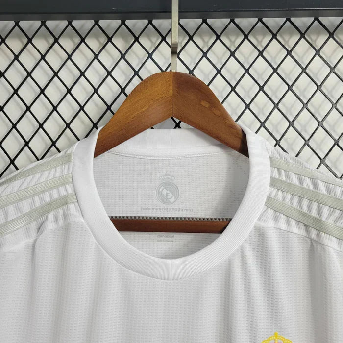 Kit da casa retrò del Real Madrid 2015-2016
