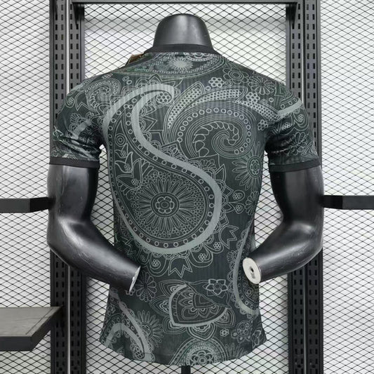 Barcellona Maglia Edizione Limitata "Noir Fleur"