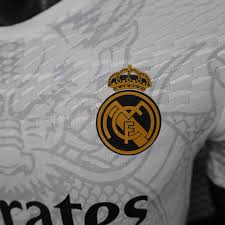 Maglia in edizione limitata "Serpente Bianco" del Real Madrid