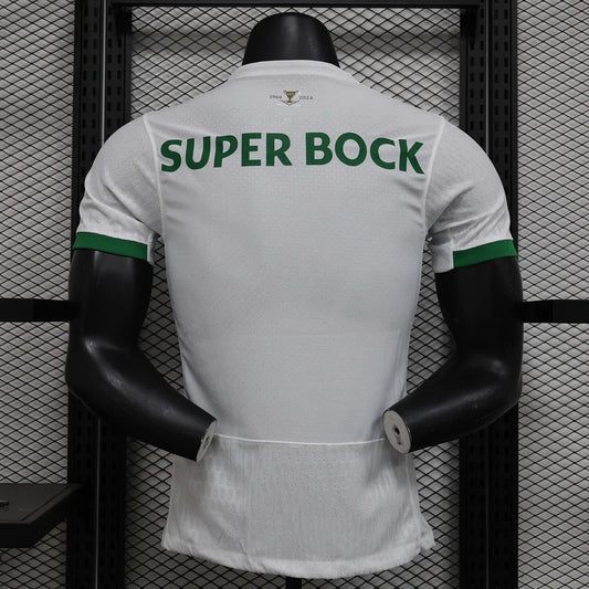 Divisa da trasferta dello Sporting Lisbona per i giocatori 2024-2025