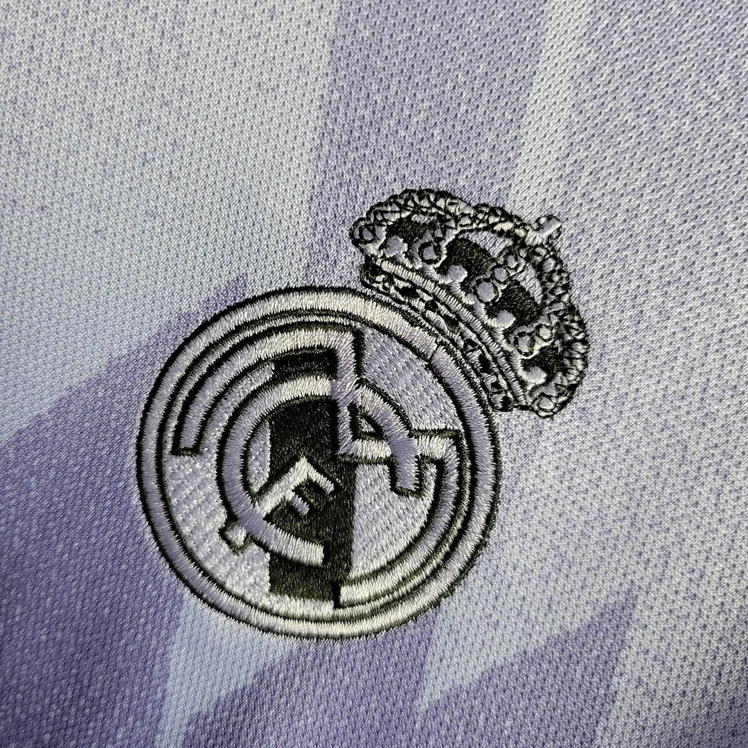 Divisa da trasferta del Real Madrid 2022/2023