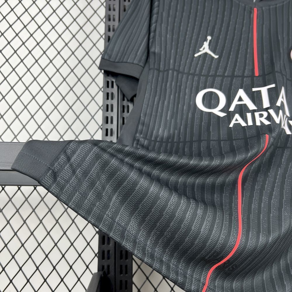 Quatrième maillot du PSG 2025/2026