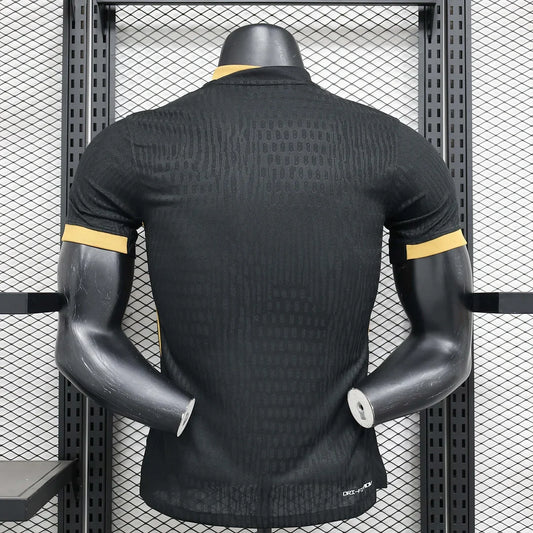 Kit da trasferta Sporting Lisbona 2024/2025 – Quarta maglia