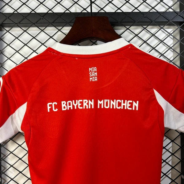 Divisa Casa Bayern Monaco 2025/2026 per Bambini