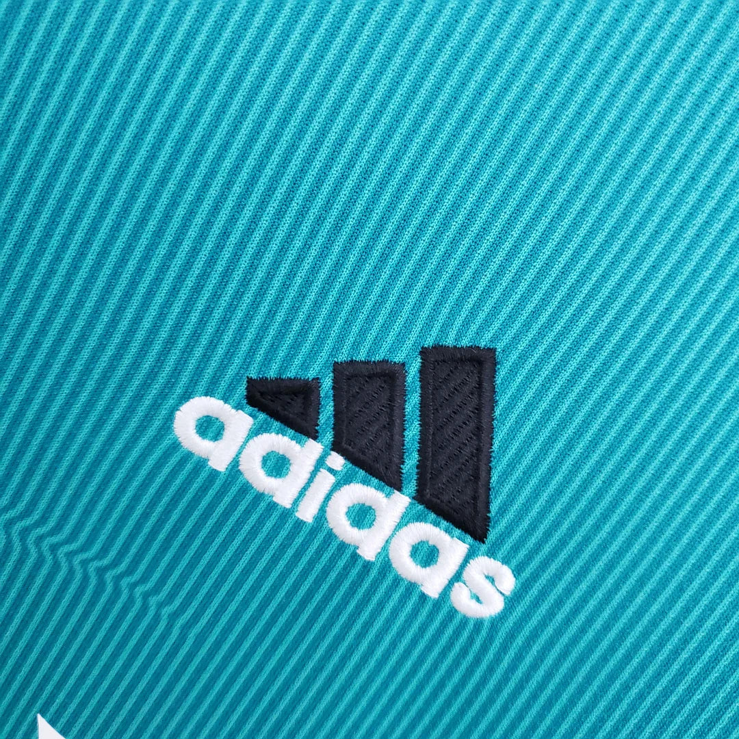 Maillot Extérieur Rétro du Real Madrid 2021/2022