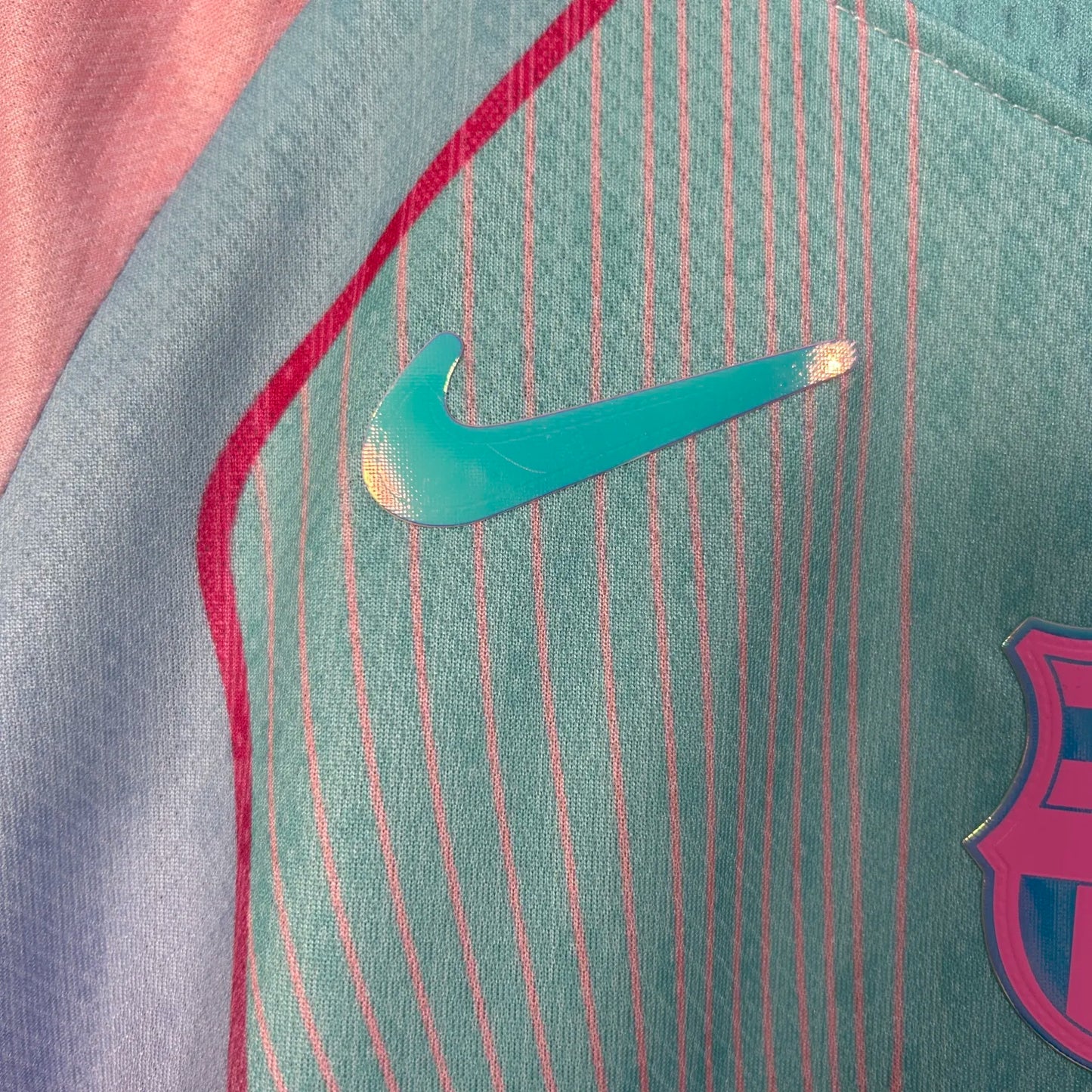 Maillot enfant en édition limitée "Dreamwave" du FC Barcelone
