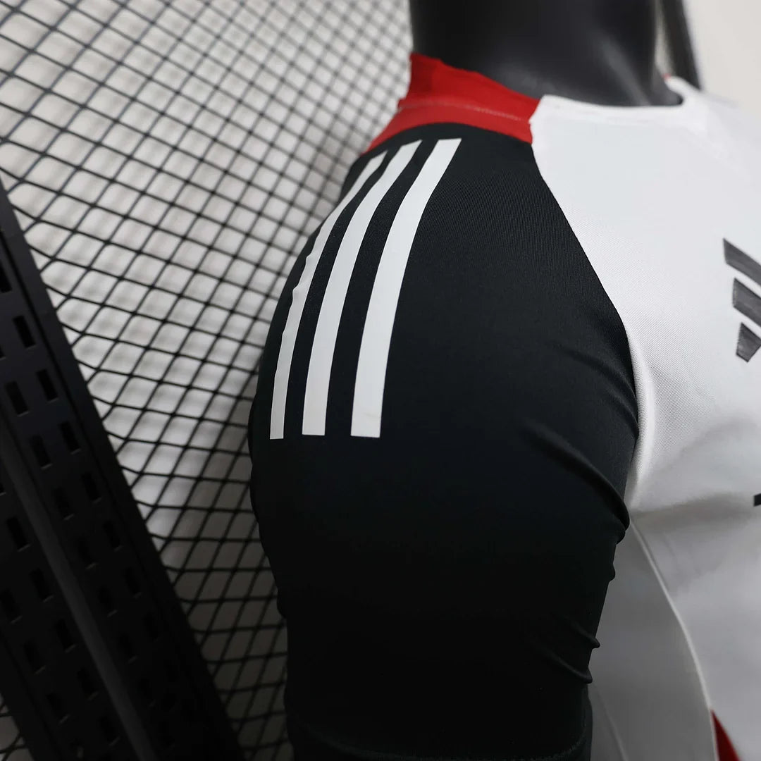 Maillot d'avant-match de Manchester United 2024/2025