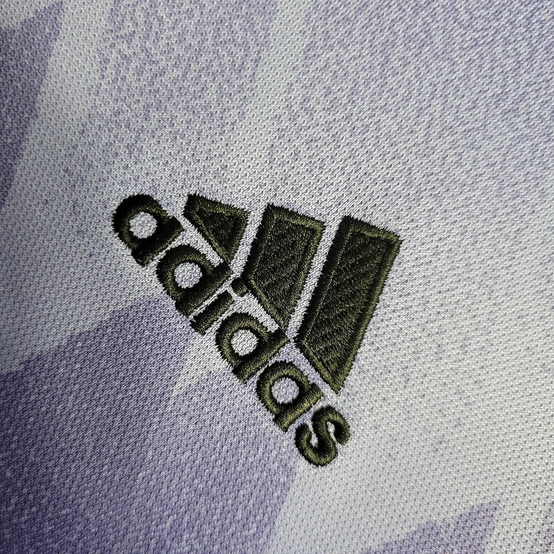 Divisa da trasferta del Real Madrid 2022/2023