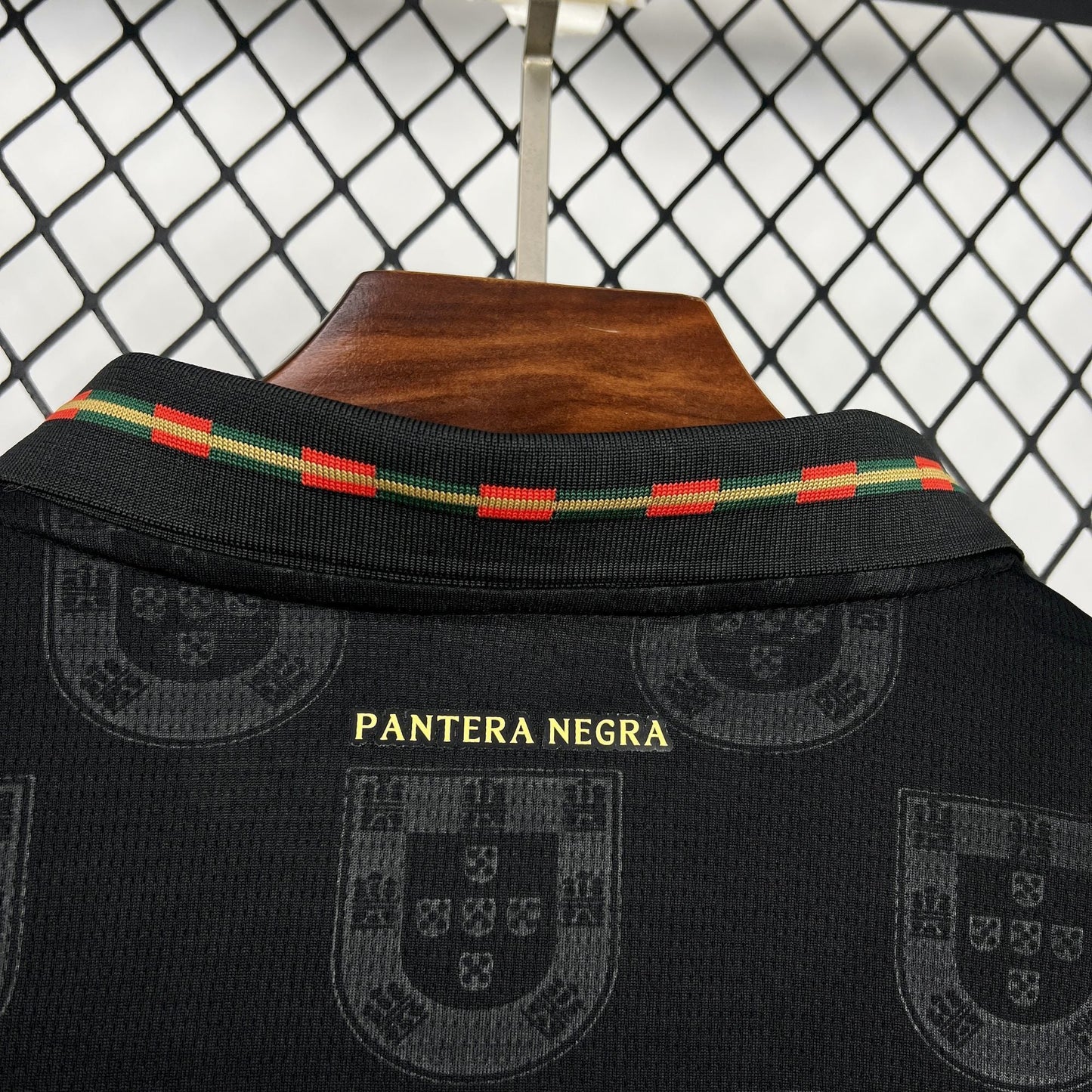 Maglia a maniche lunghe in edizione limitata "Pantera Nera" del Portogallo