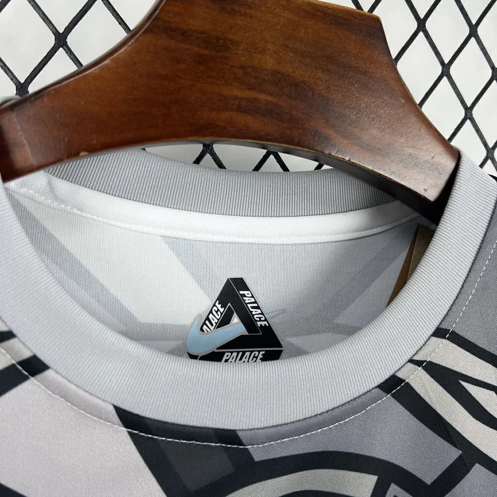 Maillot en édition limitée Angleterre x Palace