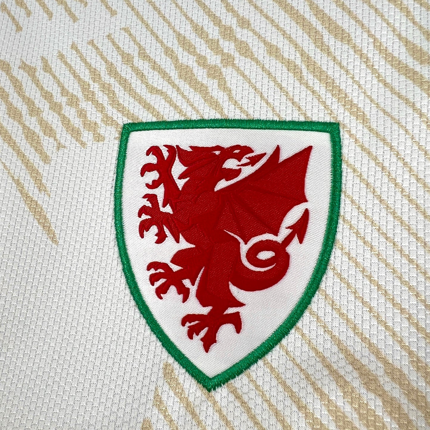 Maglia Trasferta Galles Mondiale 2026 Versione Fan