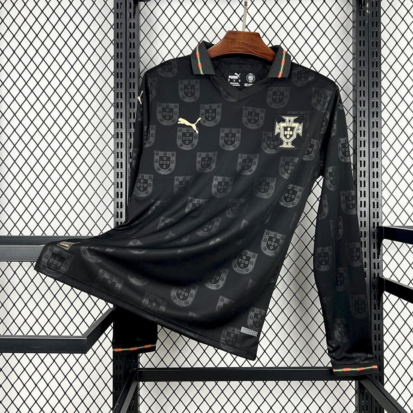 Maglia a maniche lunghe in edizione limitata "Pantera Nera" del Portogallo