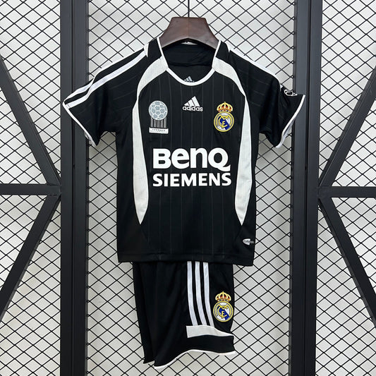 Kit Da Trasferta Real Madrid Retrò 2006/2007 Per Bambini