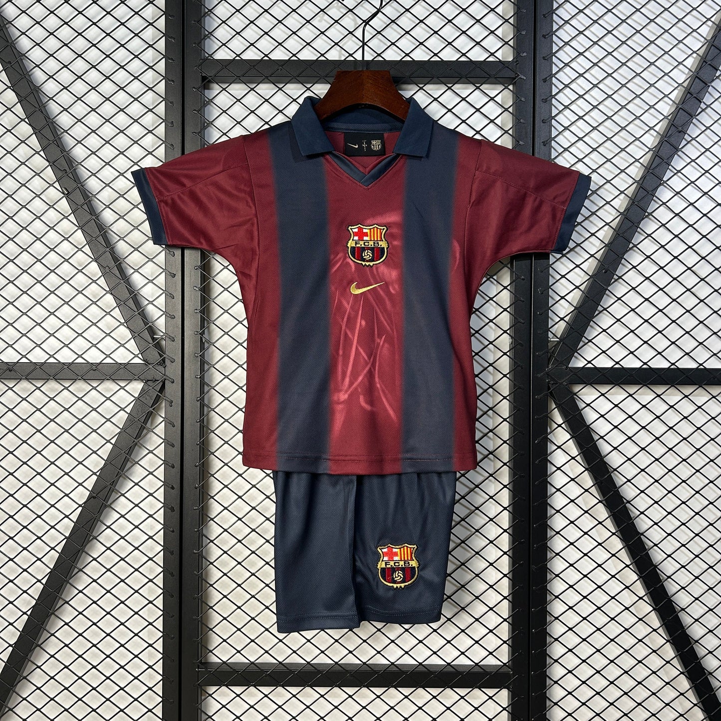 Maillot rétro Barcelone x Travis Scott 2000/2001 Taille Enfant