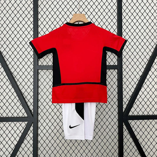 Taglia per bambini di Manchester United Home, stagione 2002/2004, versione rétro.