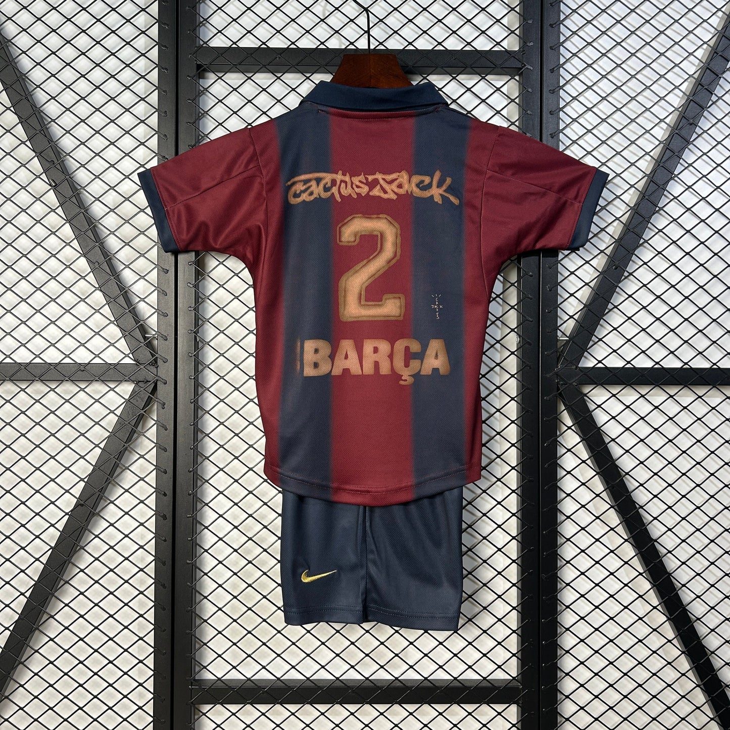 Maillot rétro Barcelone x Travis Scott 2000/2001 Taille Enfant