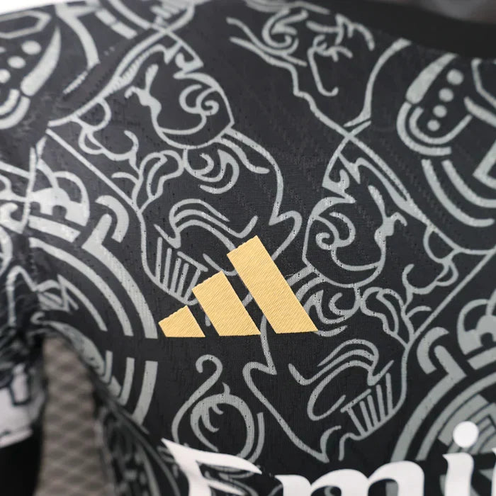 Maglia Real Madrid in edizione limitata "Maestà Reale"