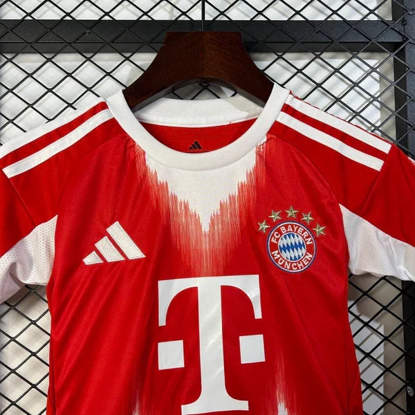 Divisa Casa Bayern Monaco 2025/2026 per Bambini