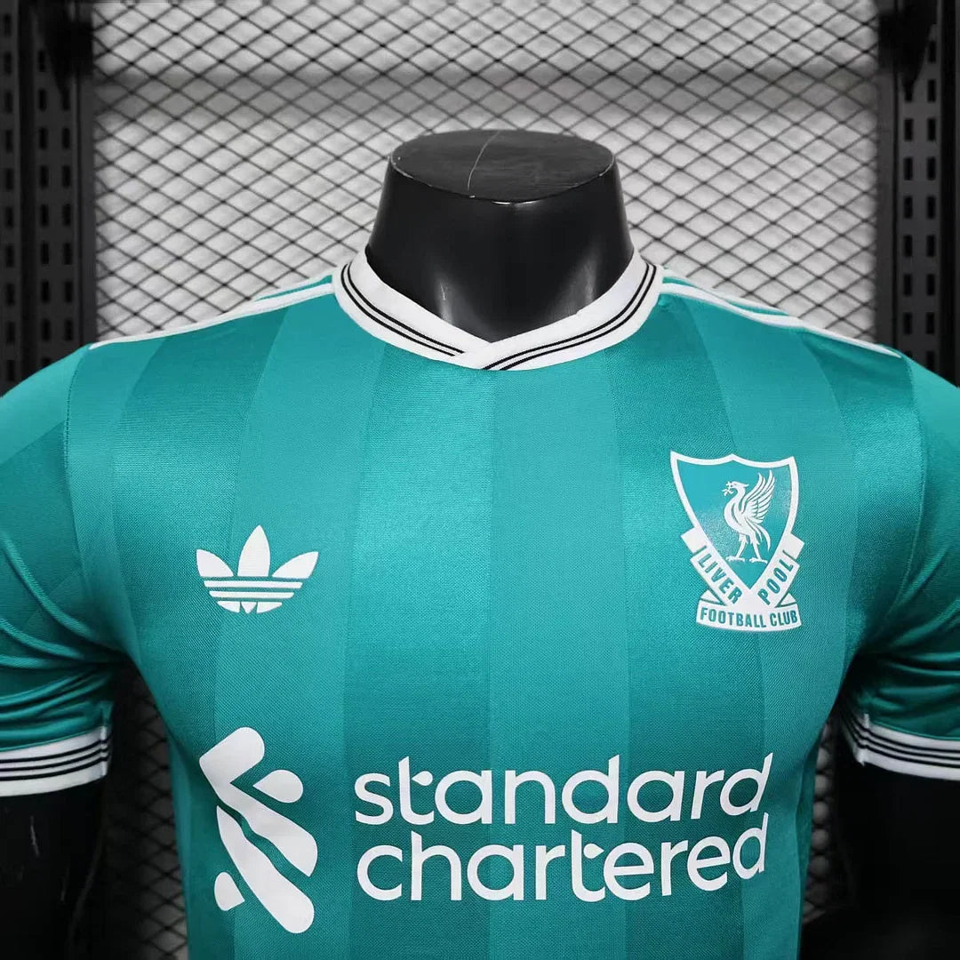 Divisa da trasferta terza del Liverpool 2025/2026