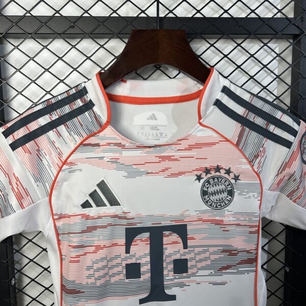 Maillot extérieur Bayern Munich 2025/2026 taille enfant