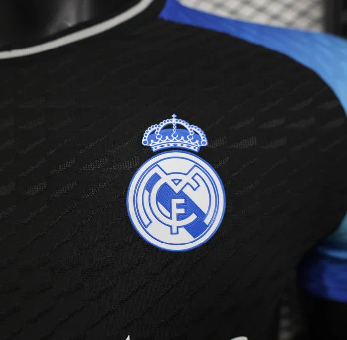 Maglia in edizione limitata "Nocturne Strike" del Real Madrid