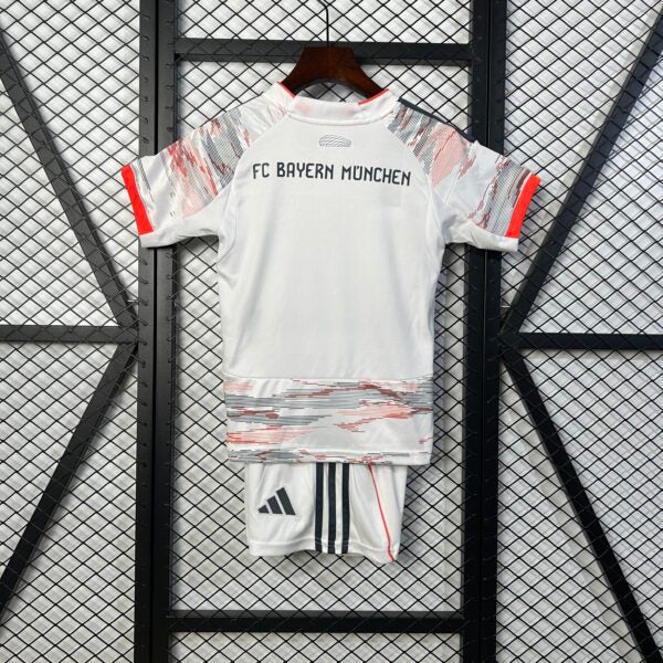 Maillot extérieur Bayern Munich 2025/2026 taille enfant