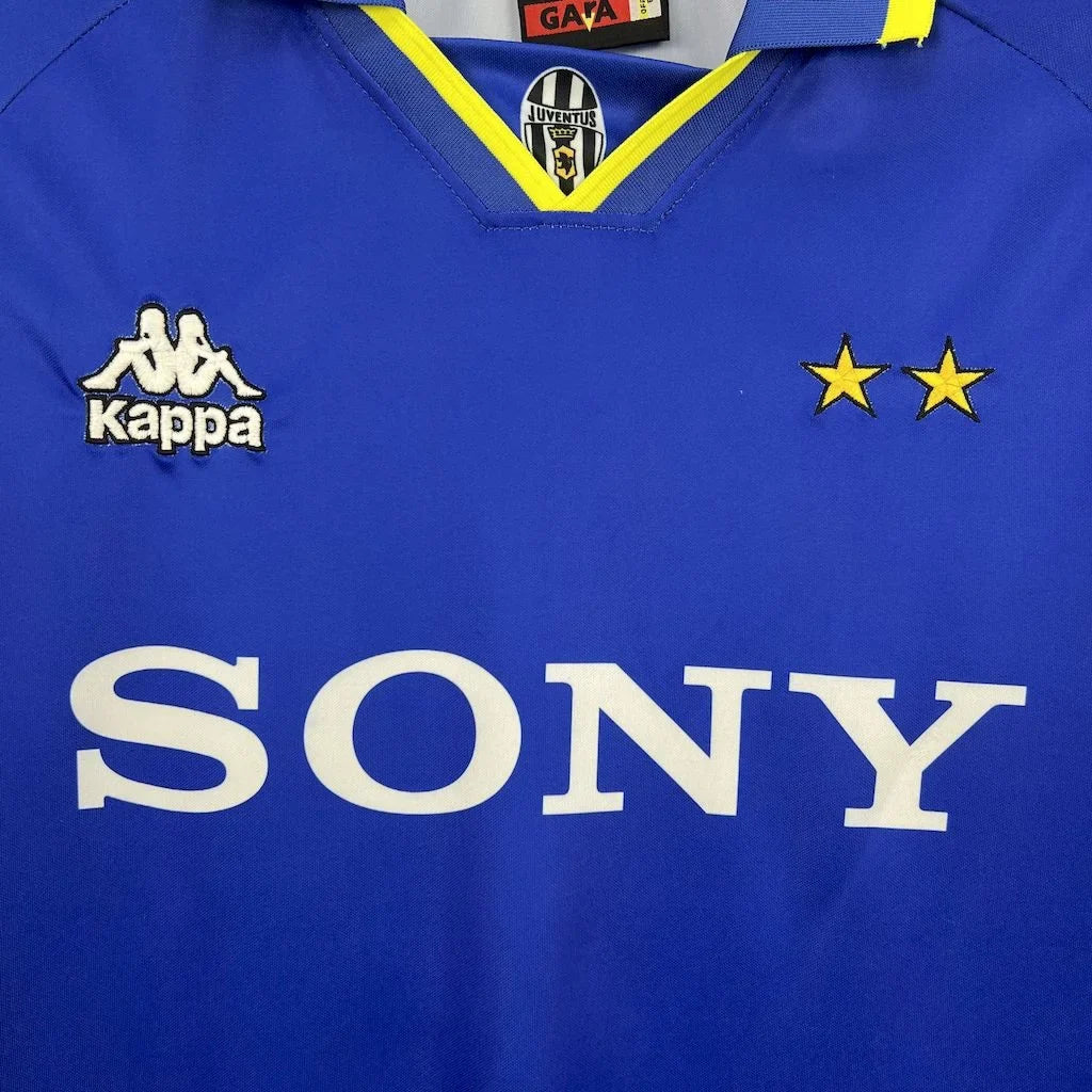 Maglia da trasferta della Juventus del 1996-1997 in stile retrò