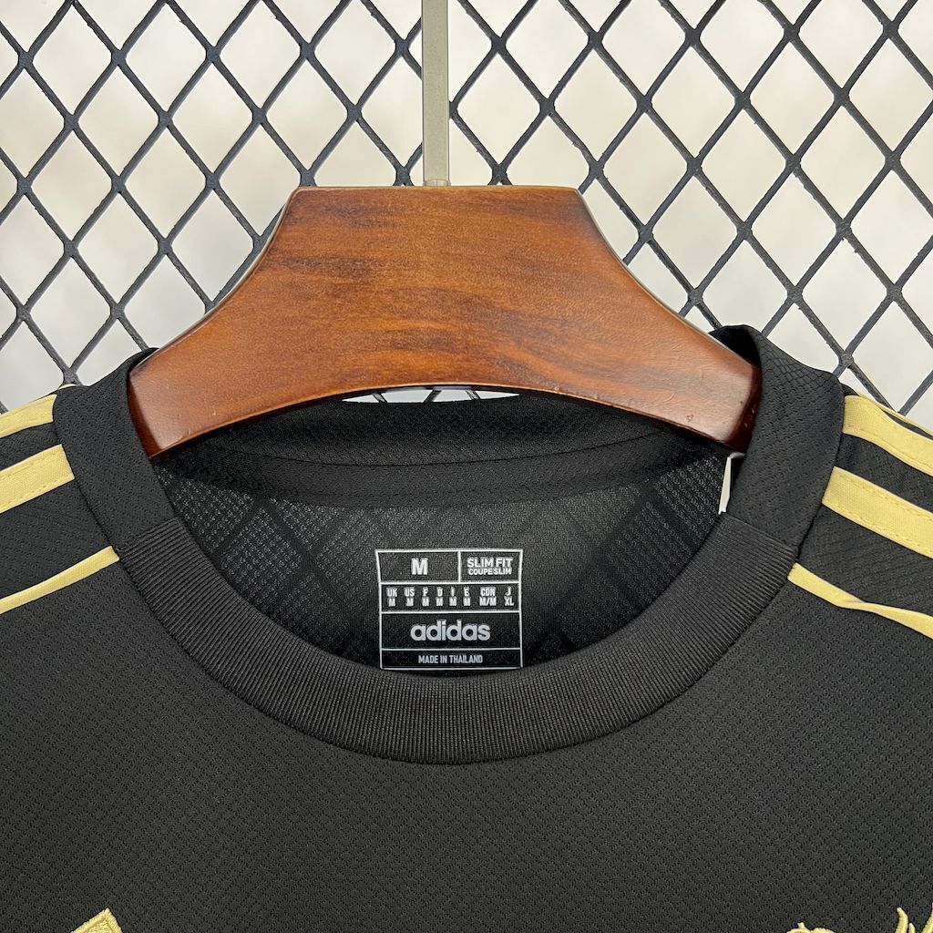 Maillot "Dark Majesty" en édition limitée de Liverpool