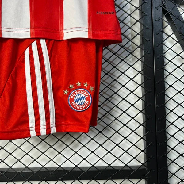 Divisa Casa Bayern Monaco 2025/2026 per Bambini
