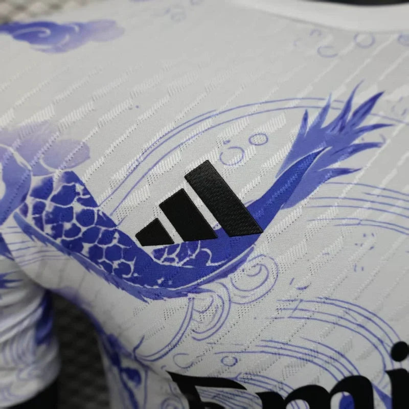 Maglia in edizione limitata "Snowbound Veil" del Real Madrid