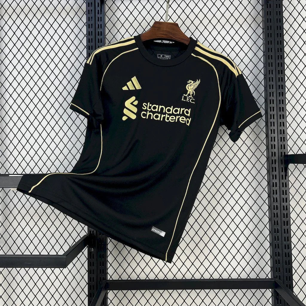 Maillot "Dark Majesty" en édition limitée de Liverpool