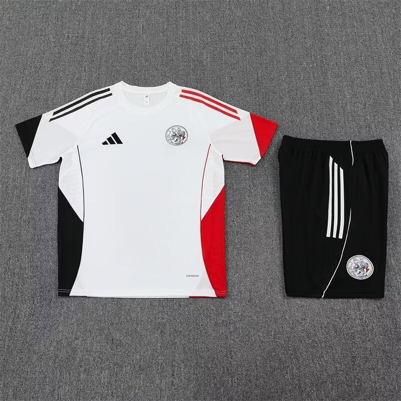 Completo da allenamento Ajax 2025/2026