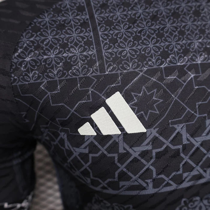 Maglia in edizione limitata "Mosaic Heritage" nera del Real Madrid