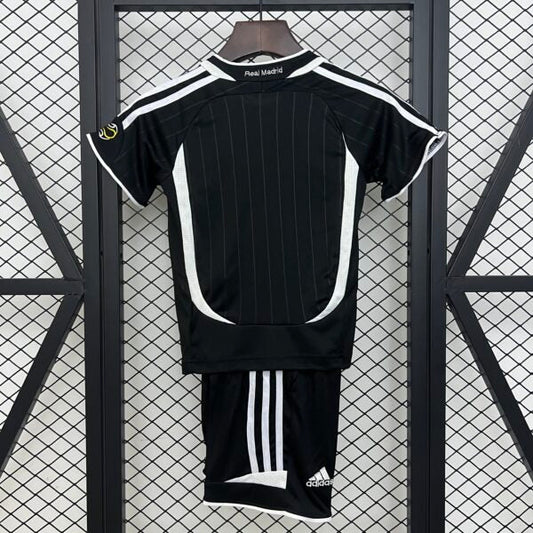 Kit Da Trasferta Real Madrid Retrò 2006/2007 Per Bambini