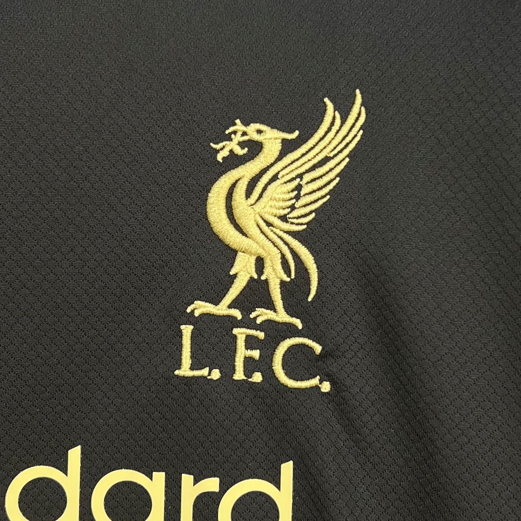 Maillot "Dark Majesty" en édition limitée de Liverpool
